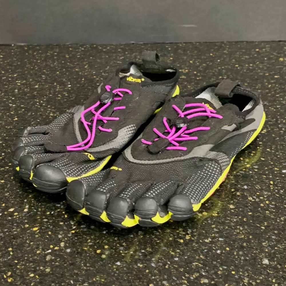 Vibram Five Fingers Running Shoes. Size 40/US9